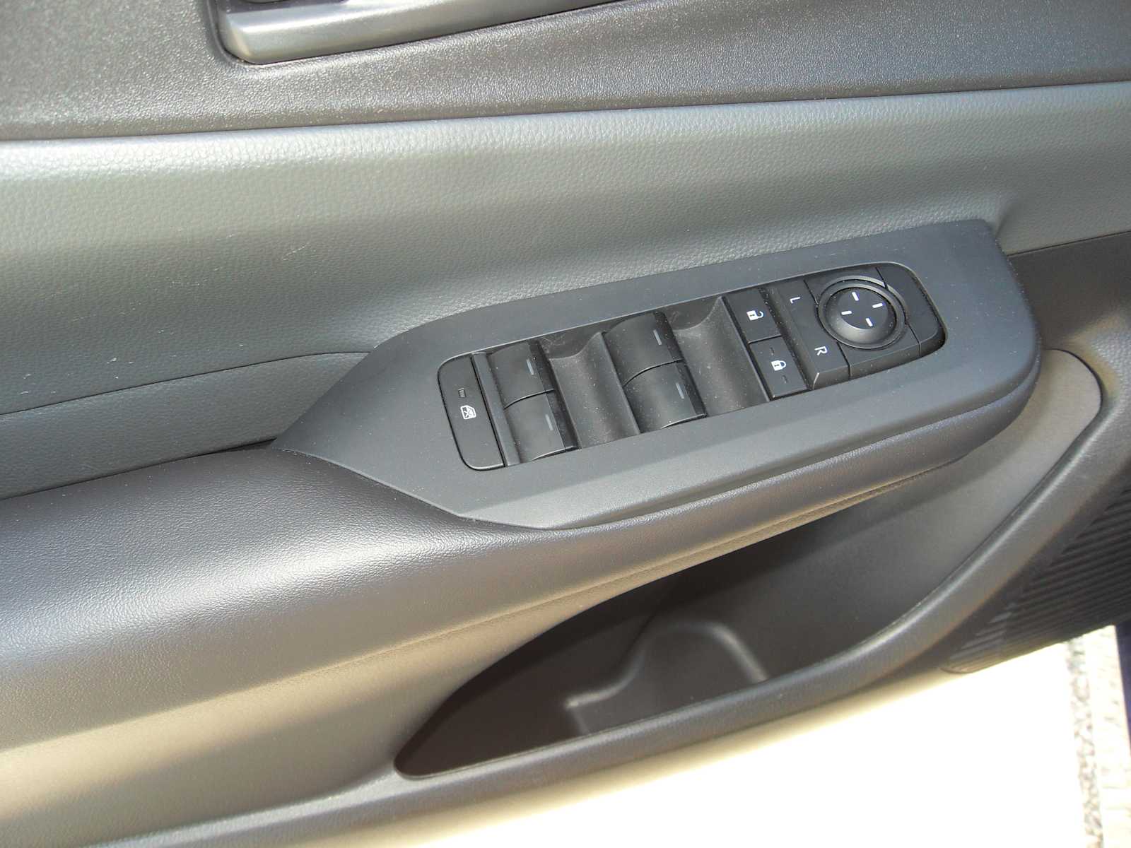 2023 Toyota Prius LE - Photo 28