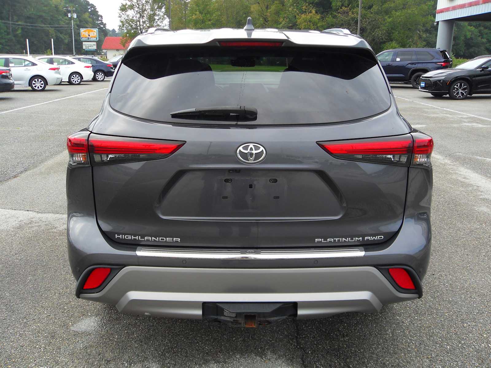 2020 Toyota Highlander Platinum photo 2