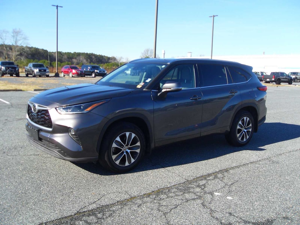 Used 2021 Toyota Highlander XLE SUV