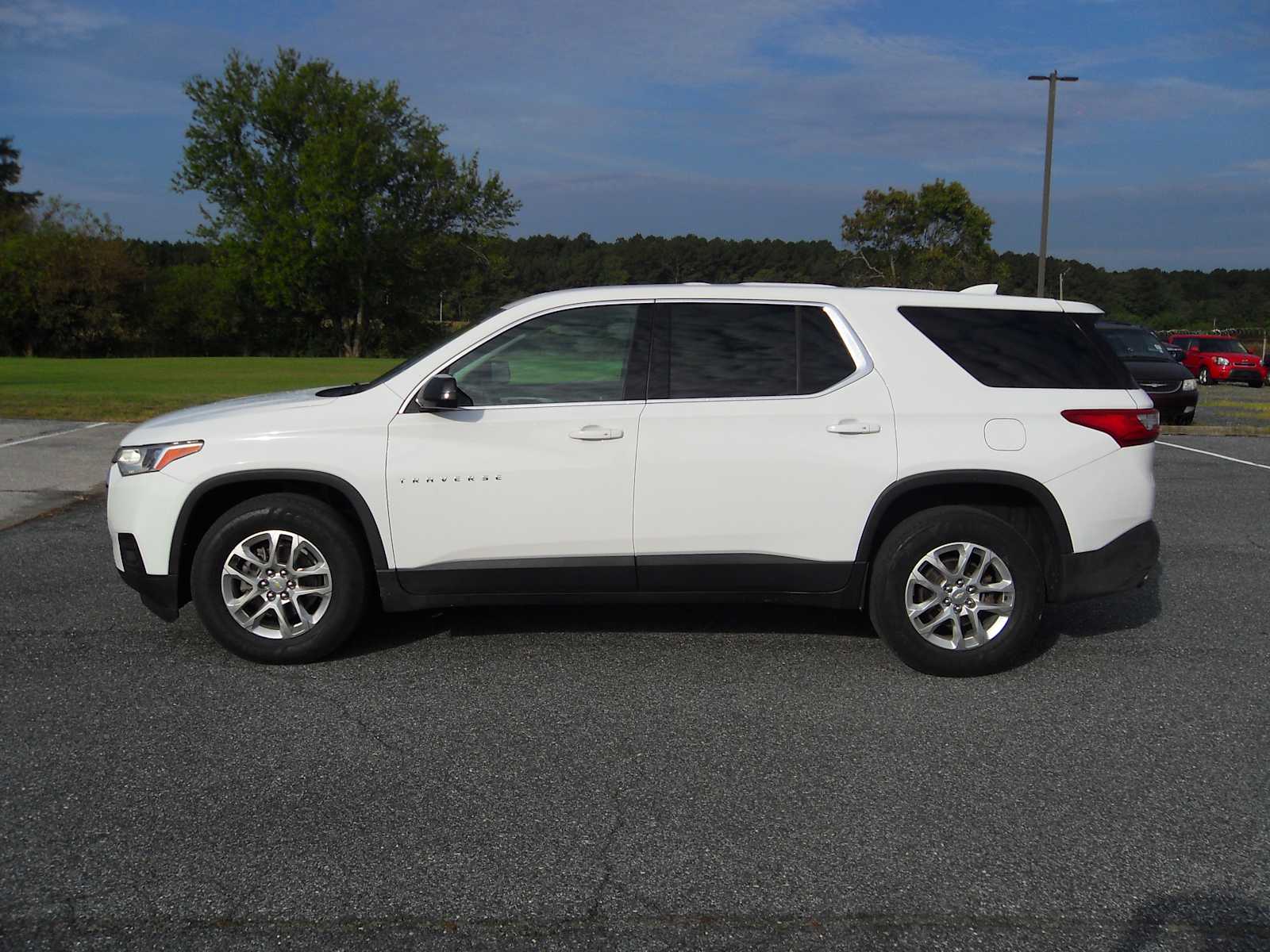 2020 Chevrolet Traverse LS photo 2