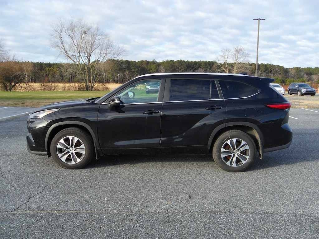 Used 2023 Toyota Highlander XLE SUV