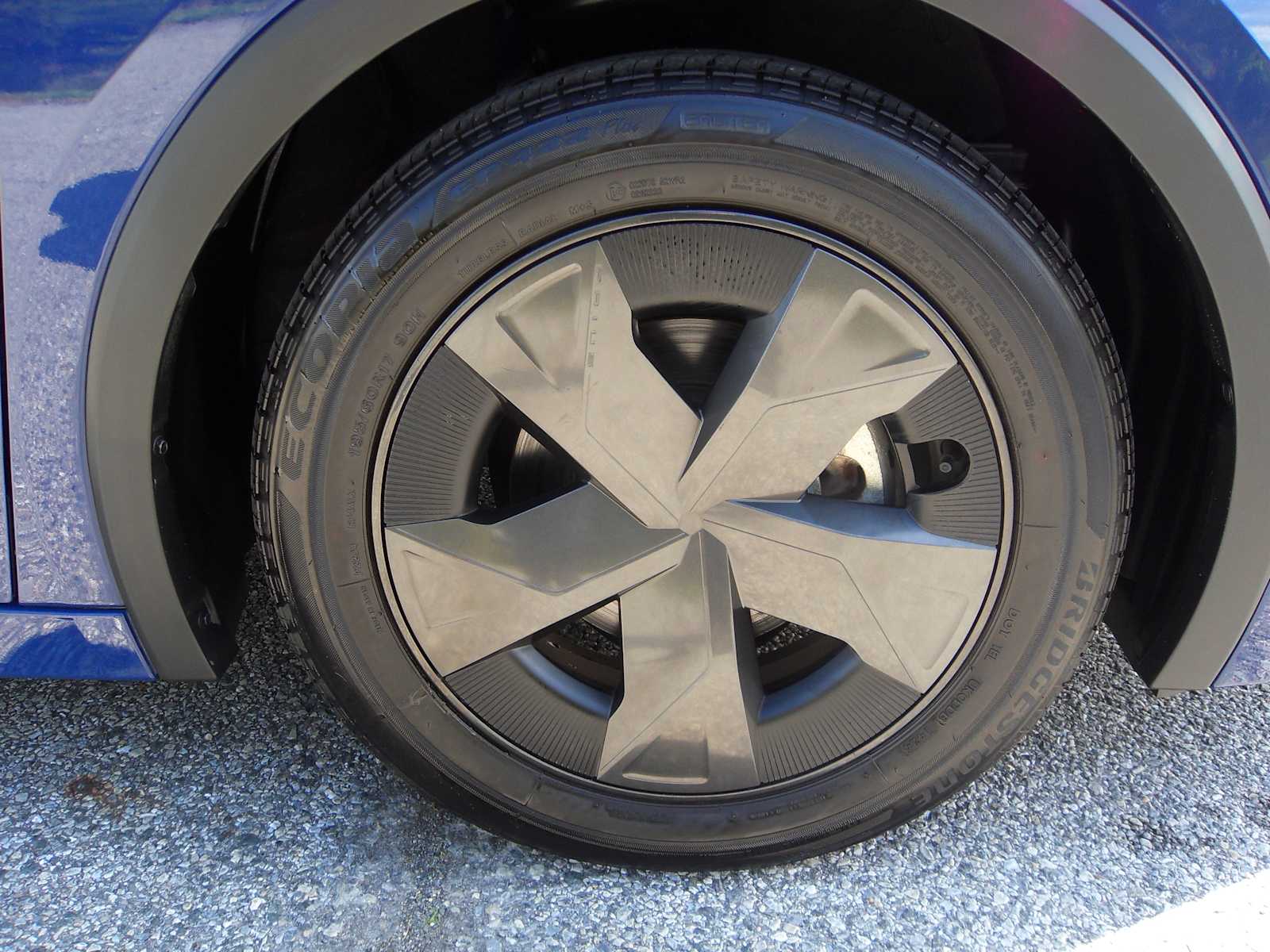 2023 Toyota Prius LE - Photo 15