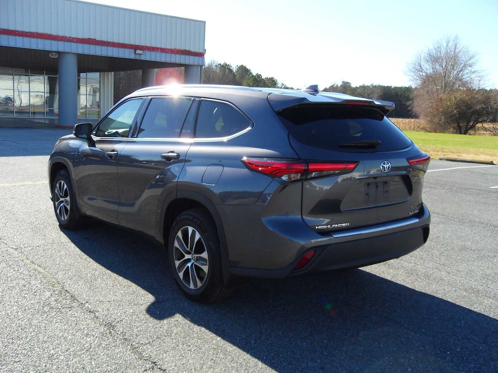 Used 2021 Toyota Highlander XLE SUV