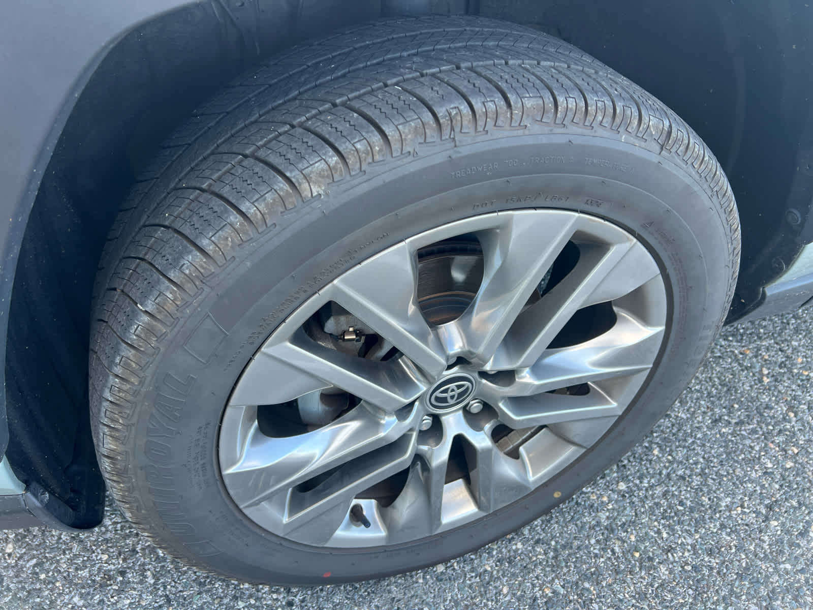 2022 Toyota RAV4 XLE Premium photo 2