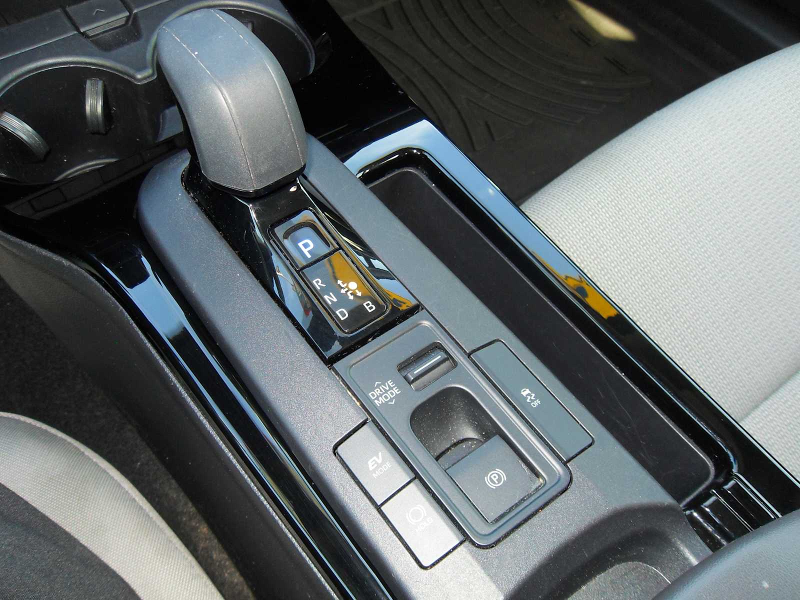 2023 Toyota Prius LE - Photo 32