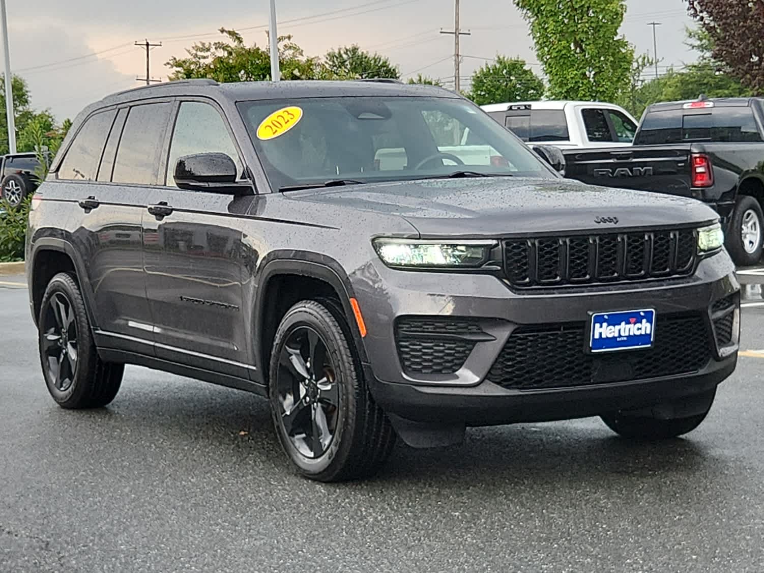 2023 Jeep Grand Cherokee Altitude photo 2