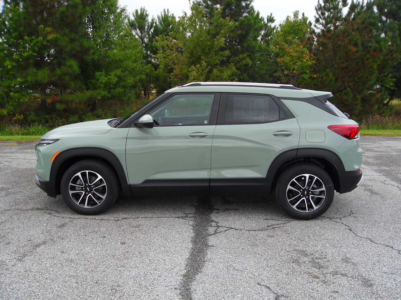 2026 Chevrolet Trailblazer LT photo 2