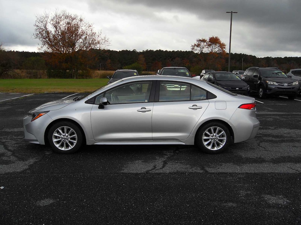 Used 2021 Toyota Corolla LE Sedan