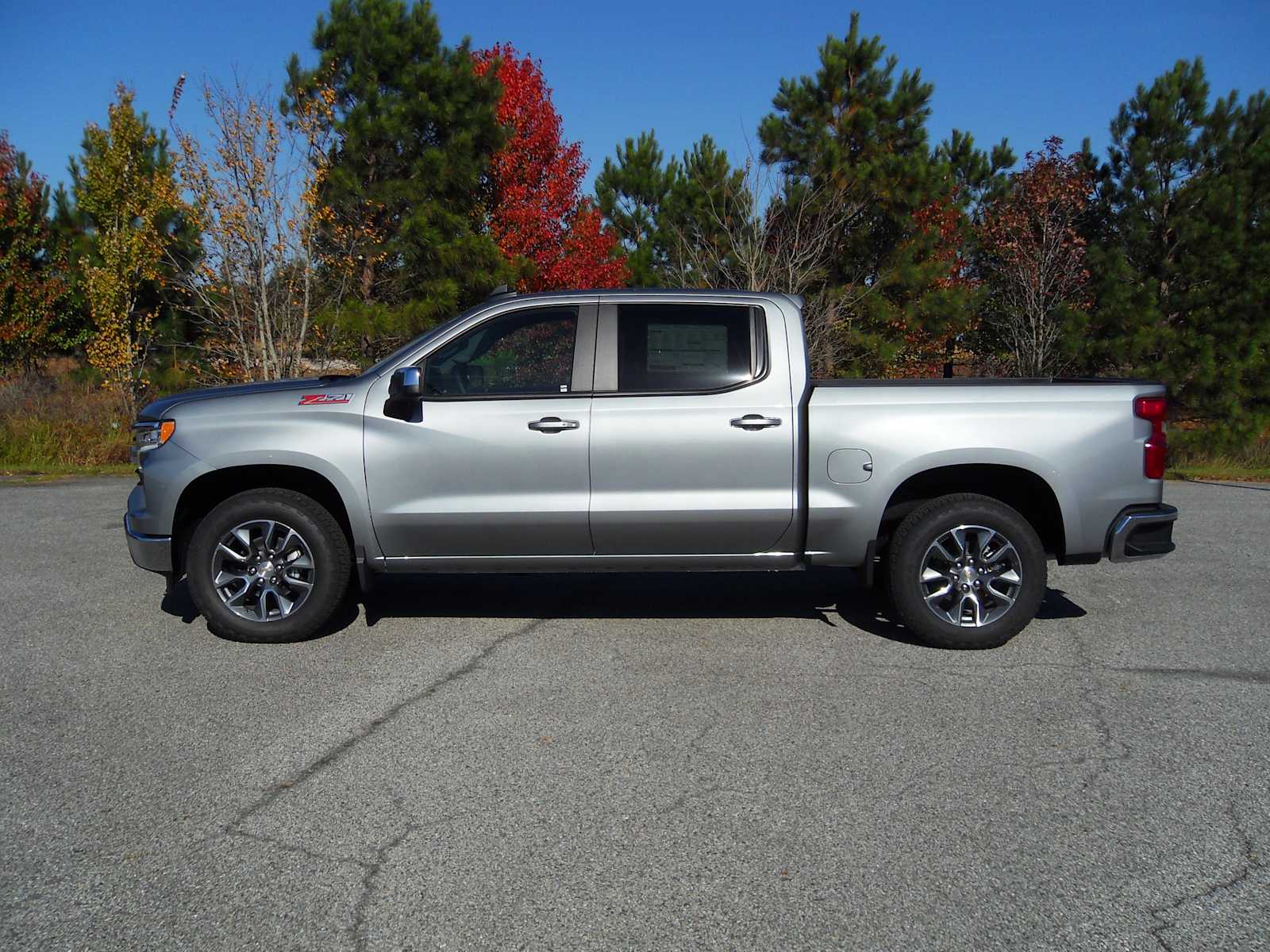 2026 Chevrolet Silverado 1500 LT photo 2