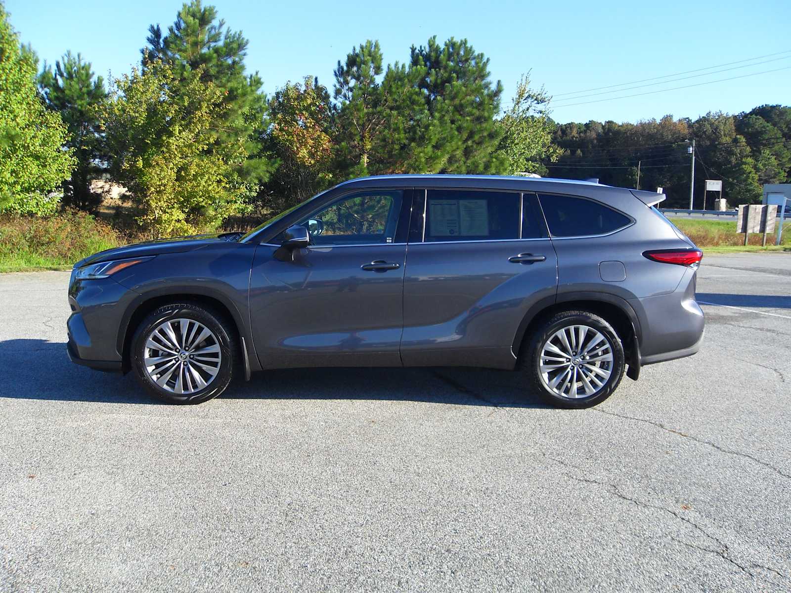 2020 Toyota Highlander Platinum photo 2