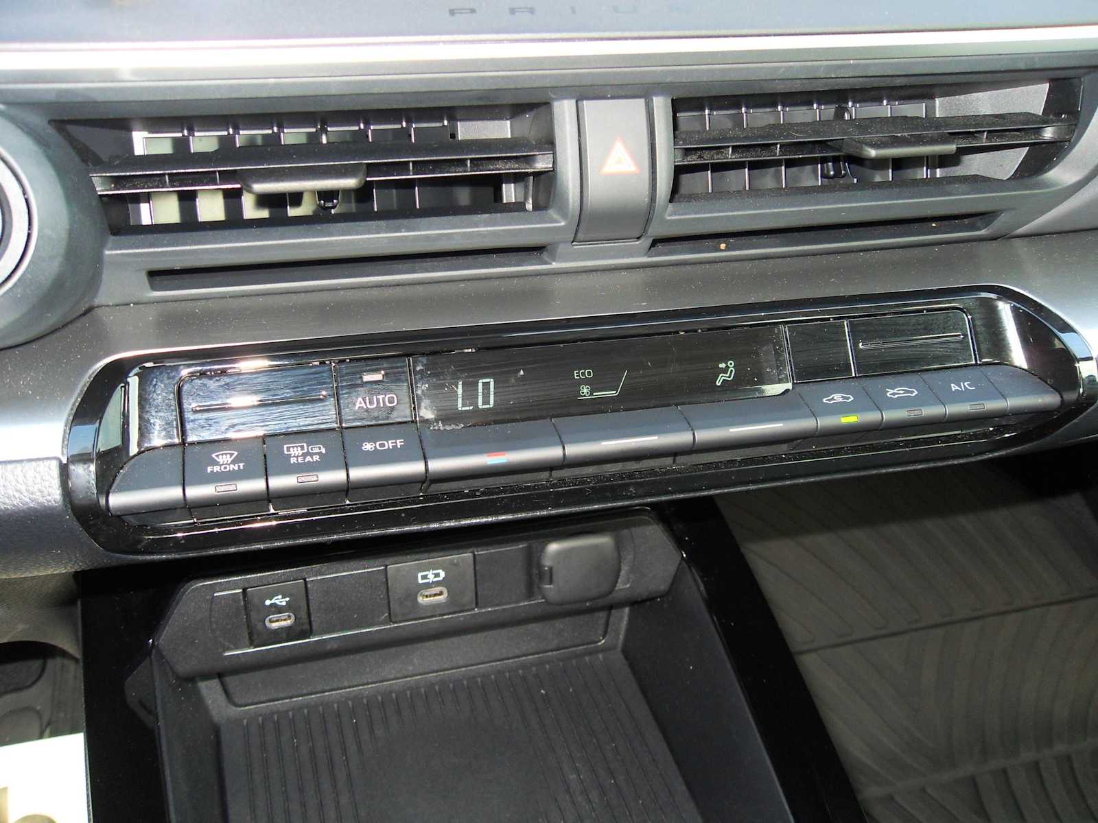 2023 Toyota Prius LE - Photo 34