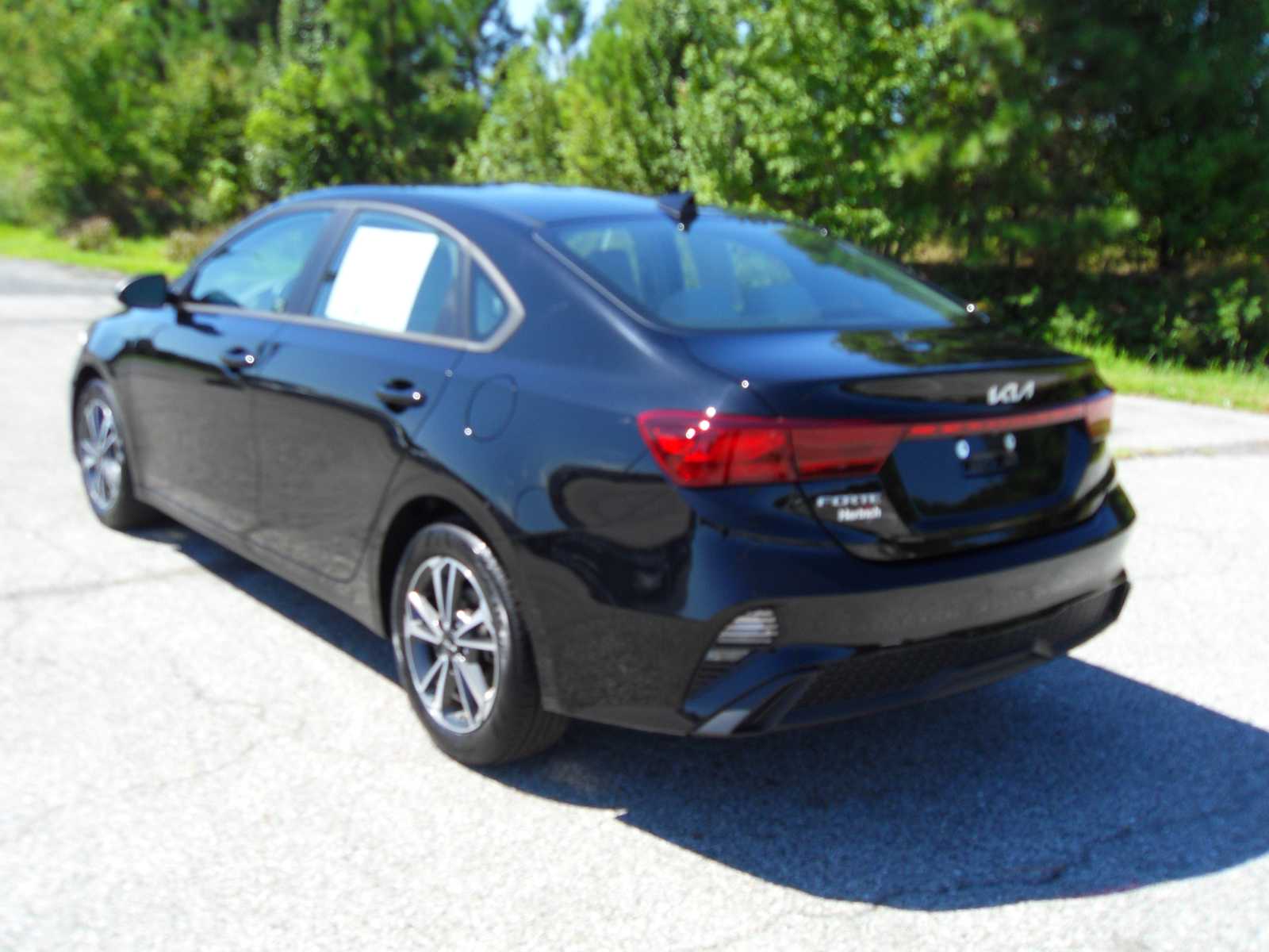 2023 Kia Forte LXS photo 3