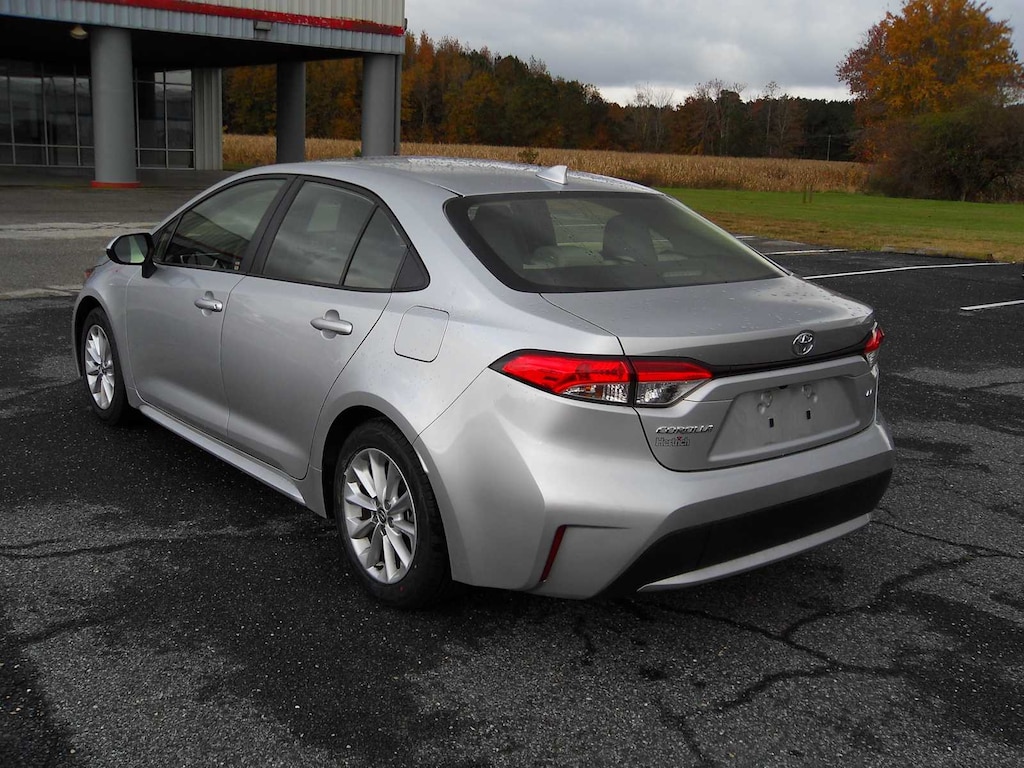 Used 2021 Toyota Corolla LE Sedan