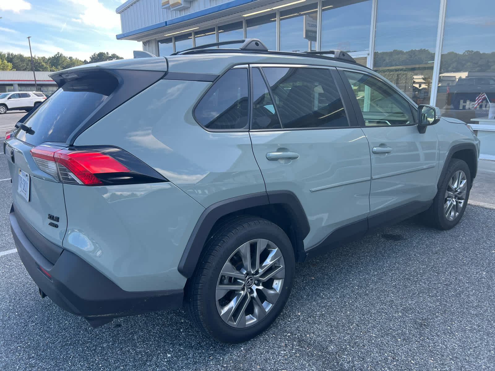 2022 Toyota RAV4 XLE Premium photo 4