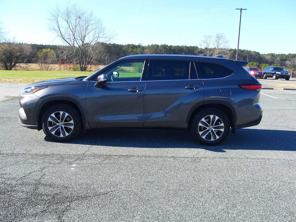 Used 2021 Toyota Highlander XLE SUV