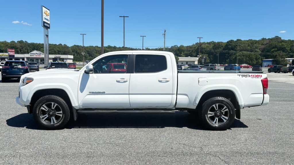 Used 2017 Toyota Tacoma TRD Sport Double Cab 6 Bed V6 4x4 AT (GS) Truck Double Cab