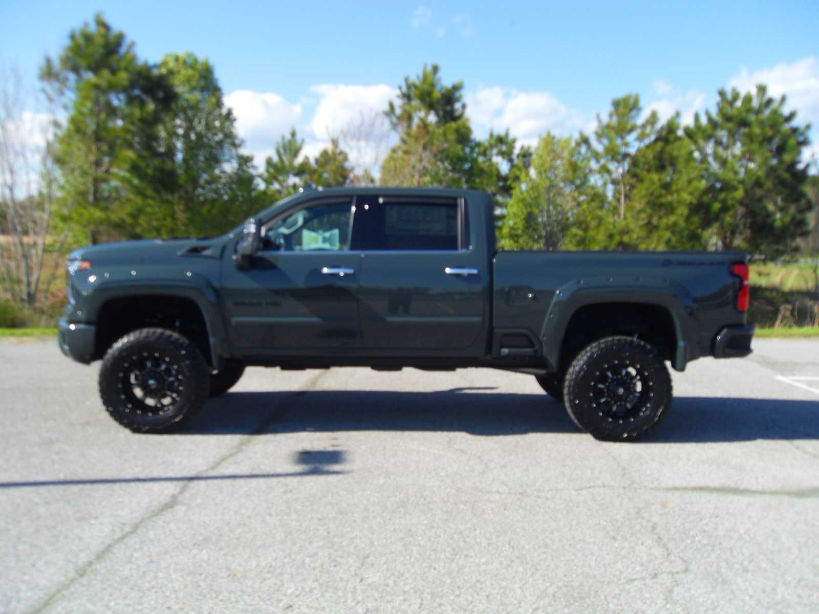 2025 Chevrolet Silverado 2500HD LTZ photo 2