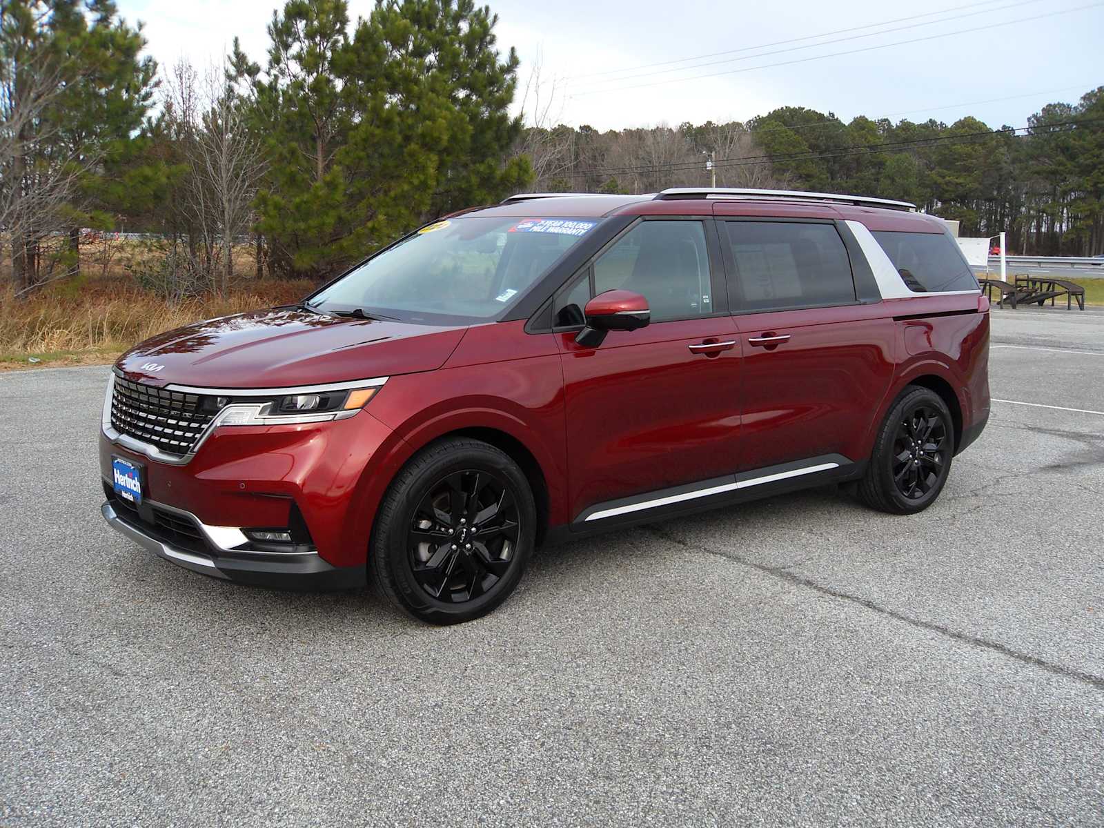 2024 Kia Carnival SX's photo