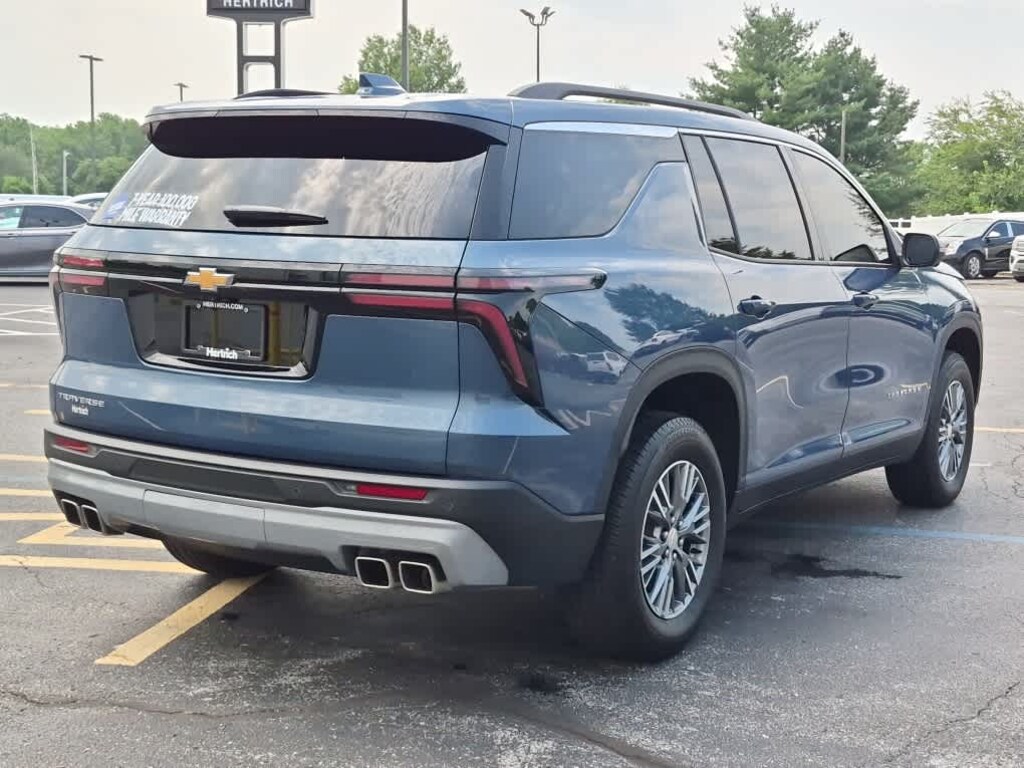 Used 2025 Chevrolet Traverse FWD LT SUV