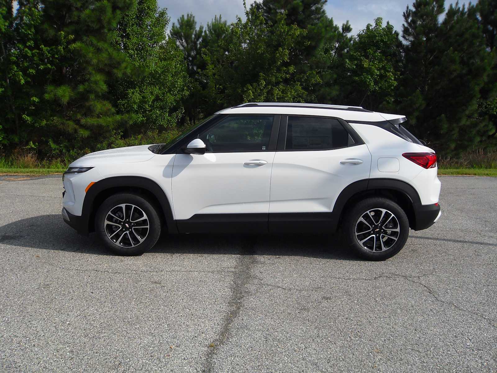 2026 Chevrolet Trailblazer LT photo 2