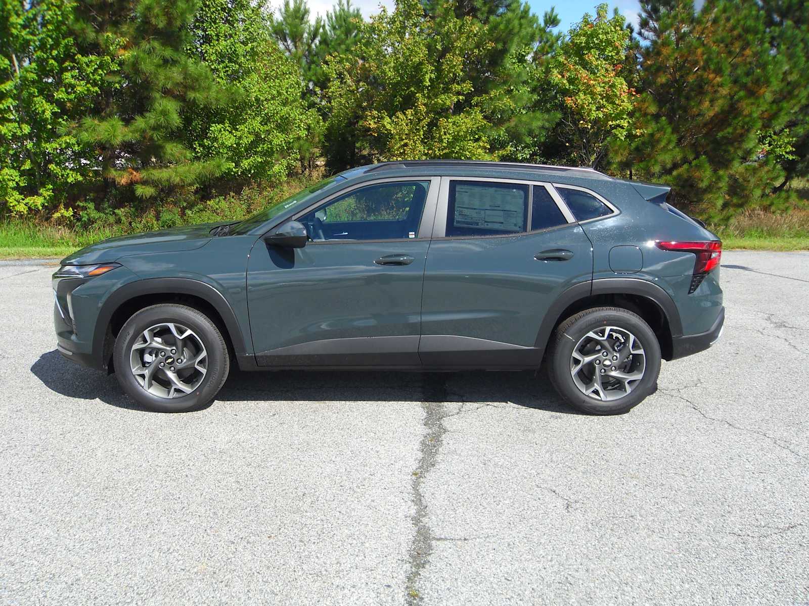 2026 Chevrolet Trax LT photo 2