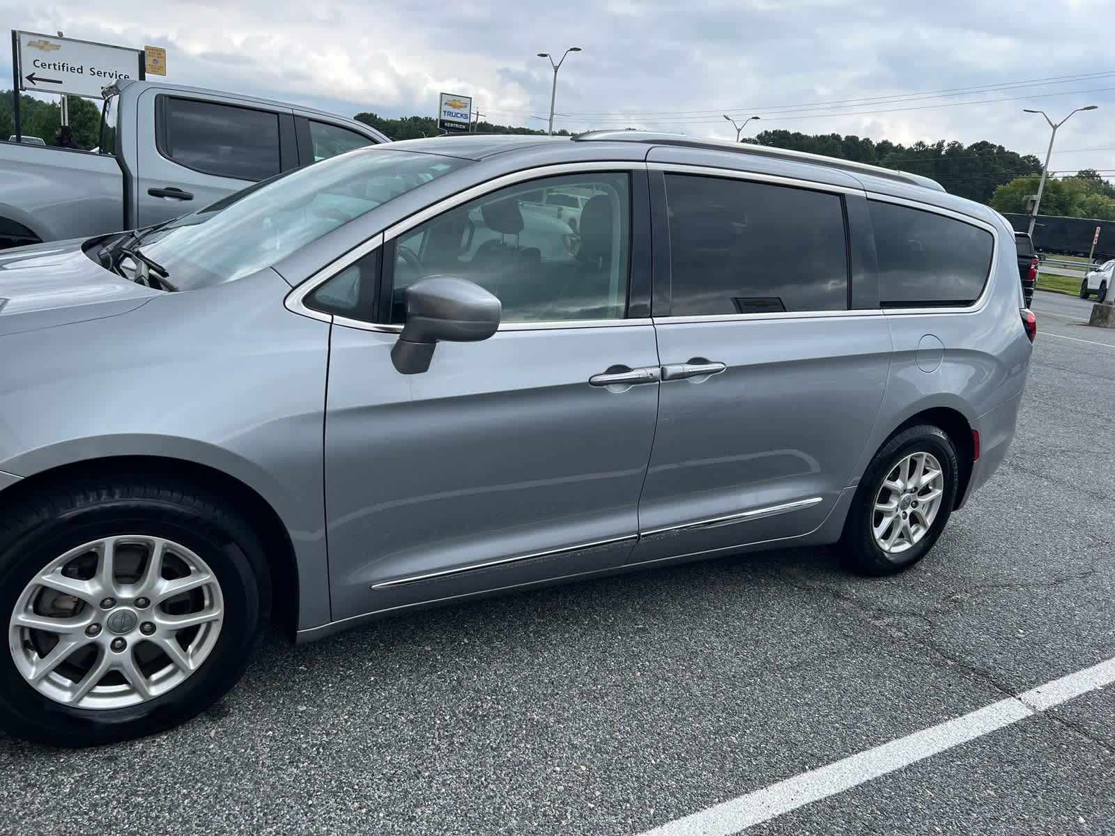 2020 Chrysler Pacifica Touring L photo 2