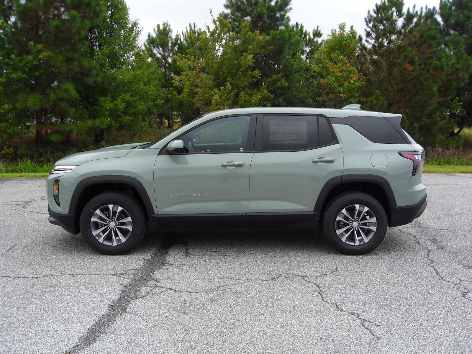 2026 Chevrolet Equinox LT photo 2