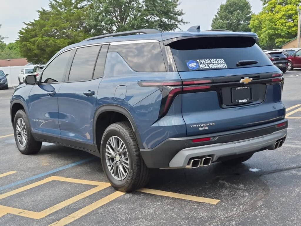 Used 2025 Chevrolet Traverse FWD LT SUV