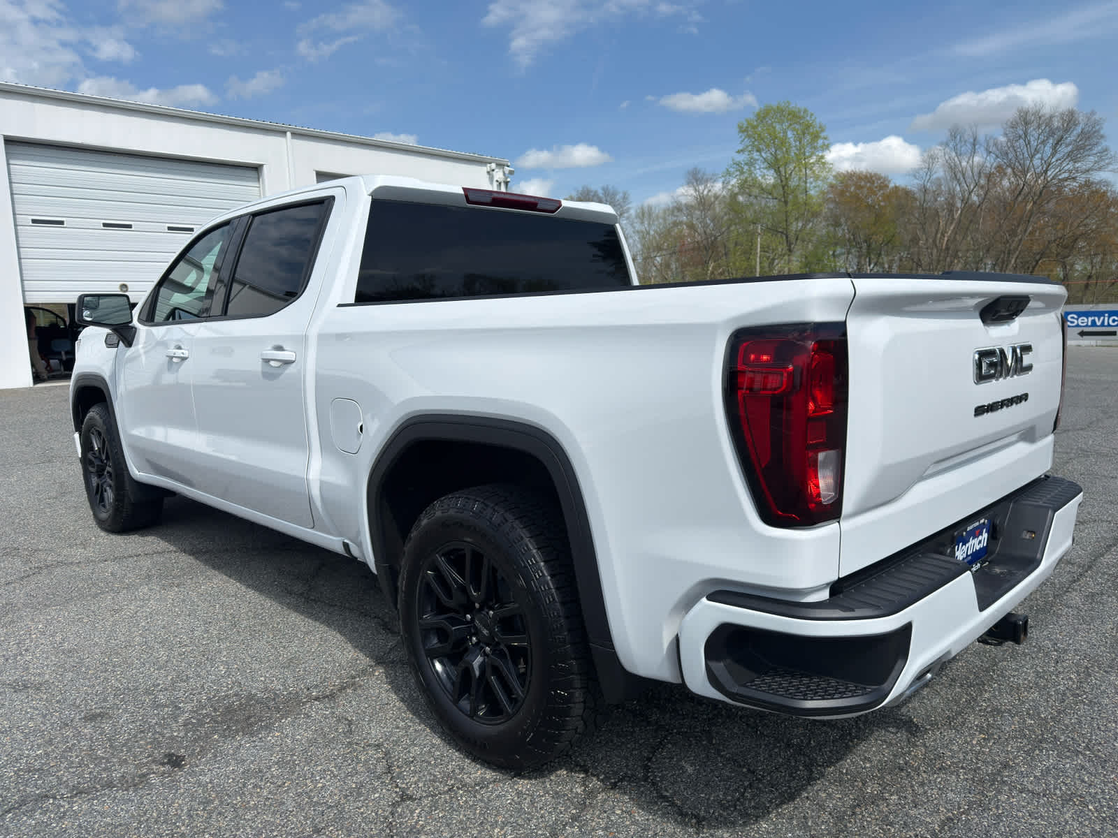 View vehicle photo 3