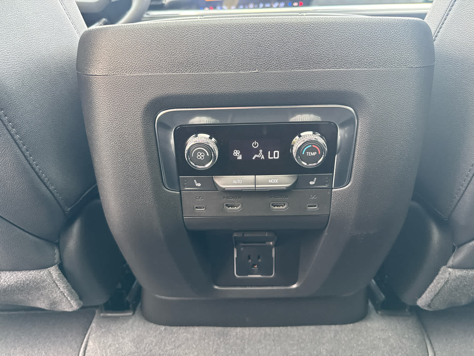 2026 Chevrolet Tahoe Premier - Photo 15