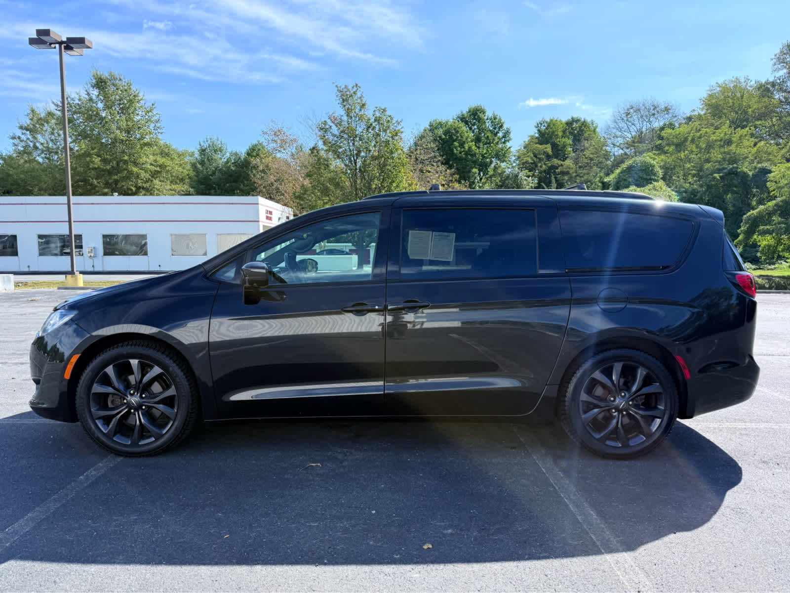 2018 Chrysler Pacifica Touring Plus photo 2