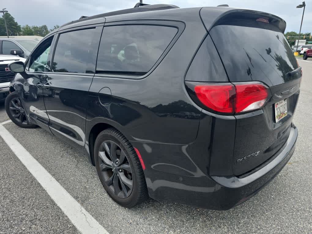 2018 Chrysler Pacifica Touring Plus photo 3