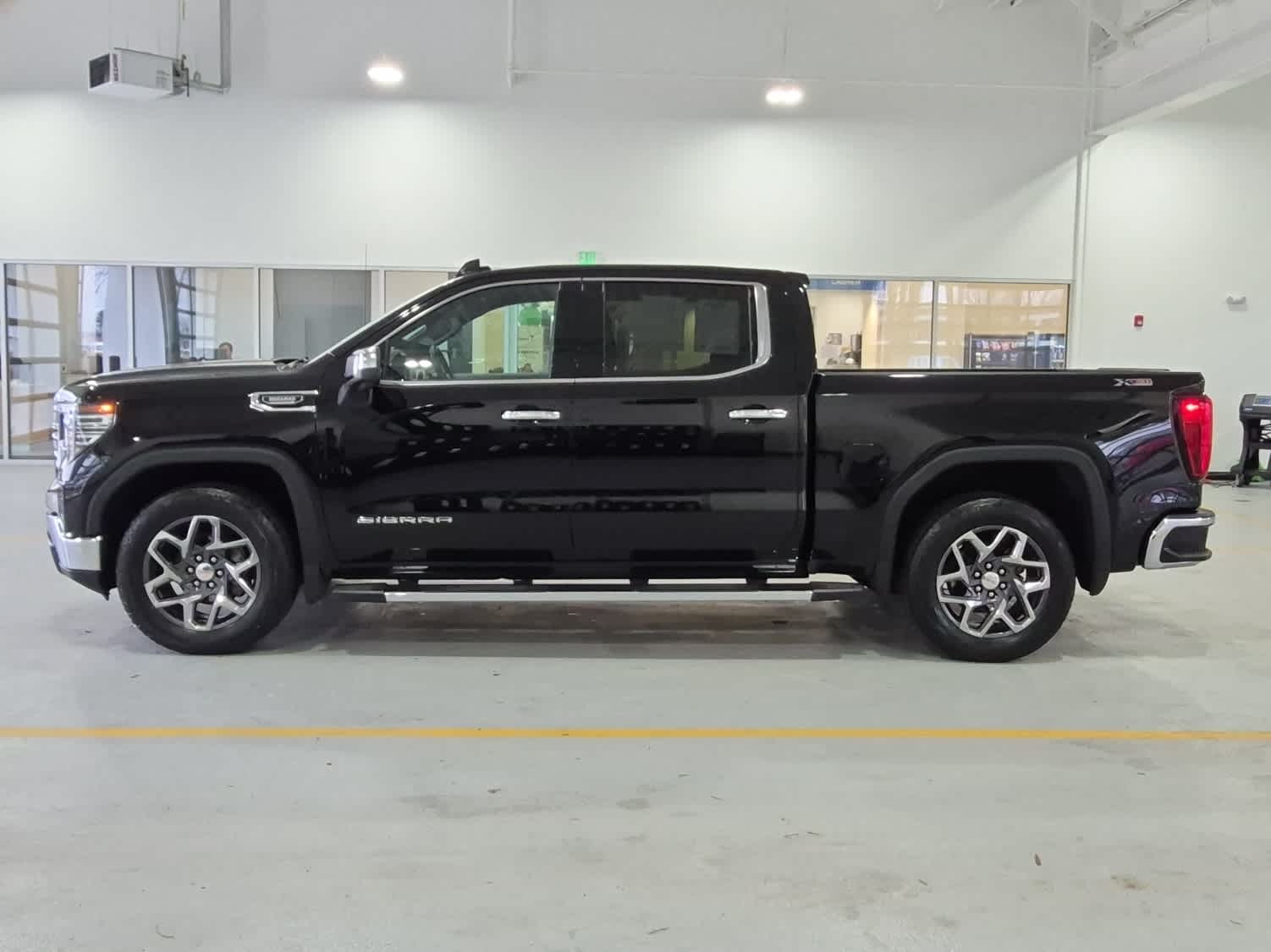 2023 GMC Sierra 1500 SLT - Photo 6