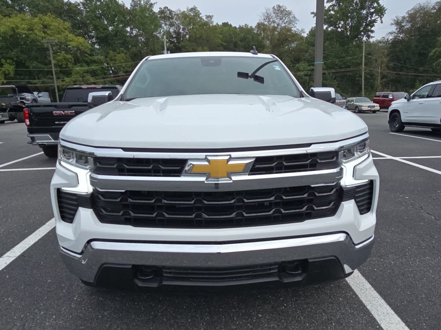 2024 Chevrolet Silverado 1500 LT photo 2