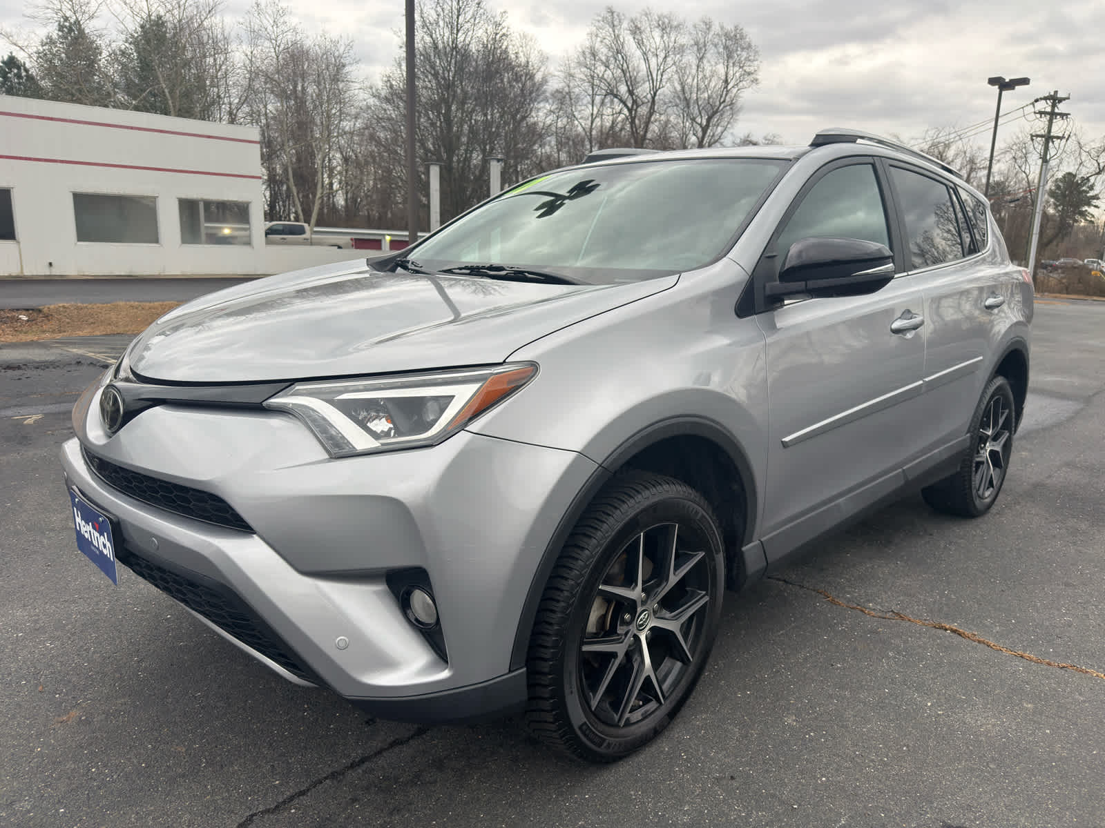 2017 Toyota RAV4 SE's photo