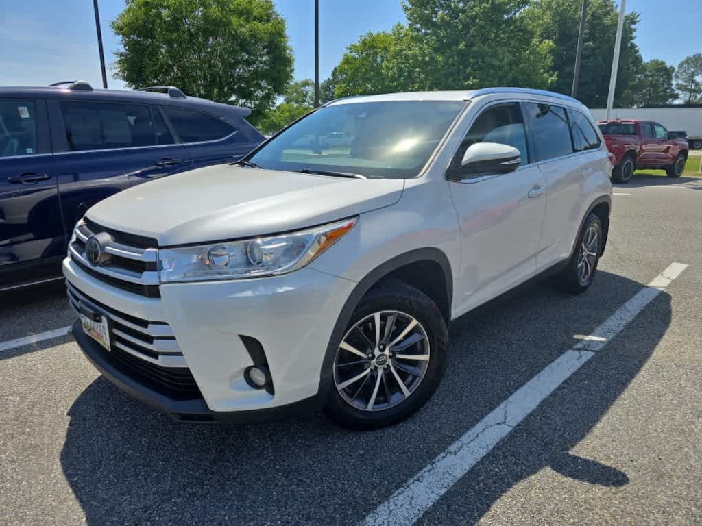 Used 2019 Toyota Highlander SE
