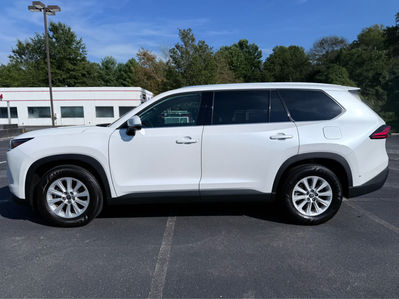2024 Toyota Grand Highlander XLE photo 2