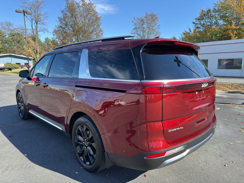 Used 2024 Kia Carnival SX