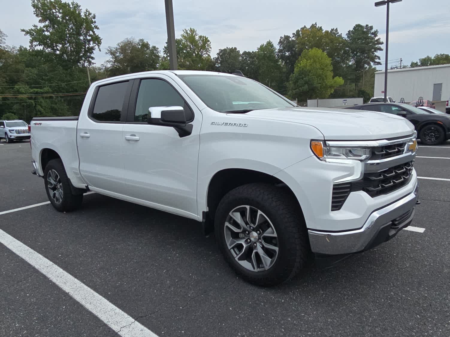 2024 Chevrolet Silverado 1500 LT photo 3