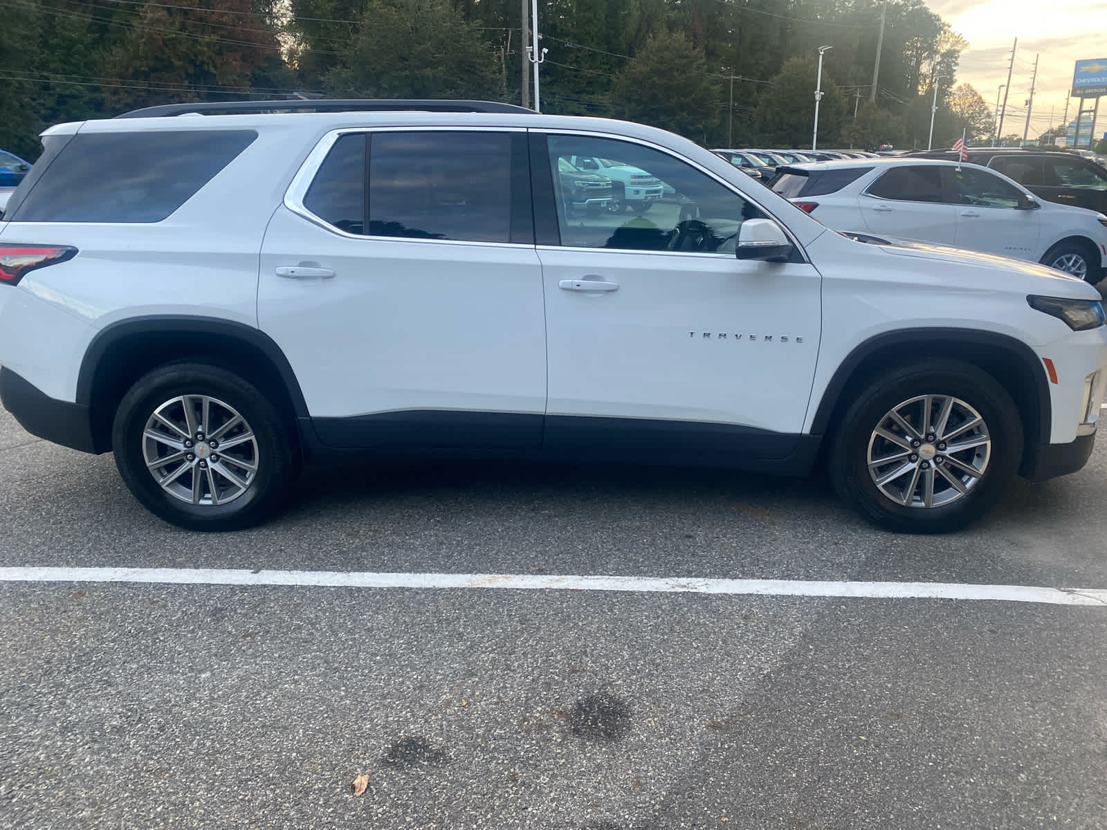 2023 Chevrolet Traverse Cloth photo 2