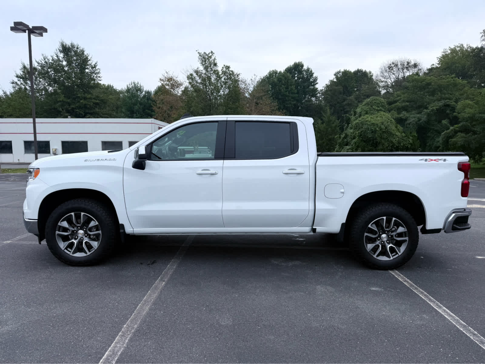 2024 Chevrolet Silverado 1500 LT photo 2