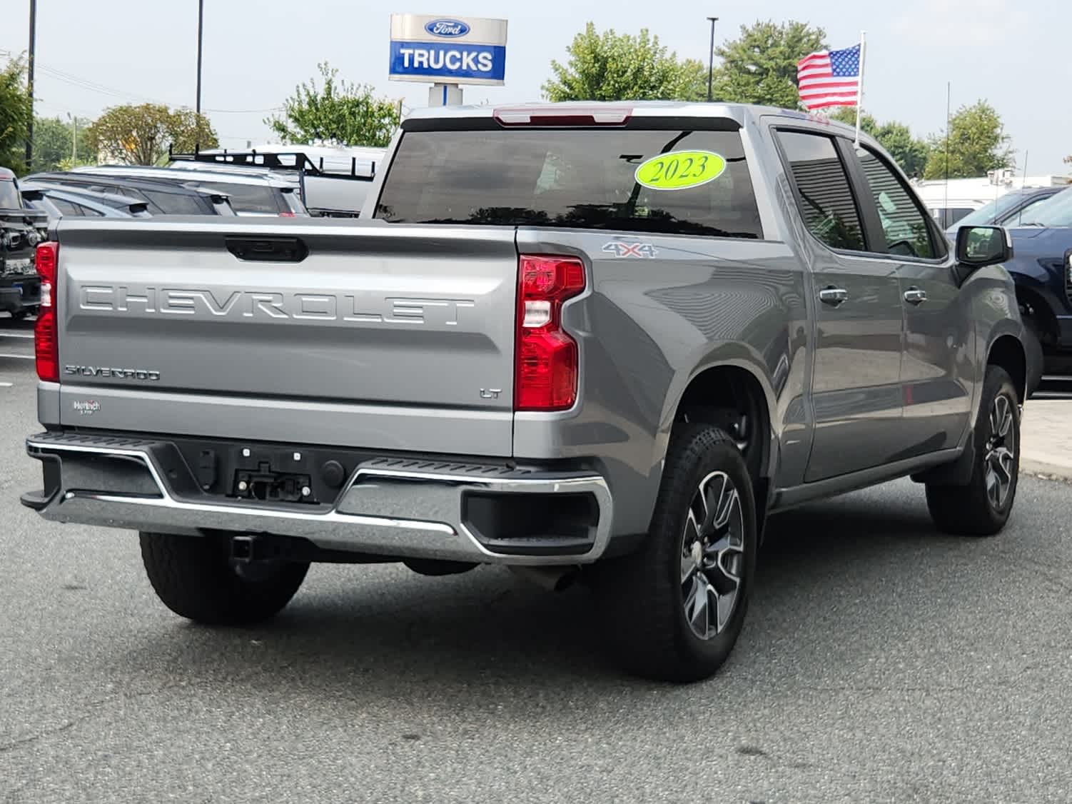 2023 Chevrolet Silverado 1500 LT photo 3