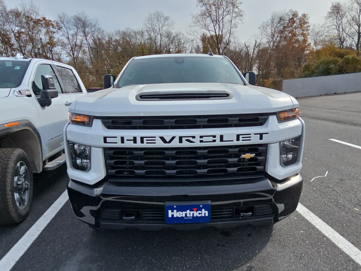 2022 Chevrolet Silverado 2500HD Custom photo 2