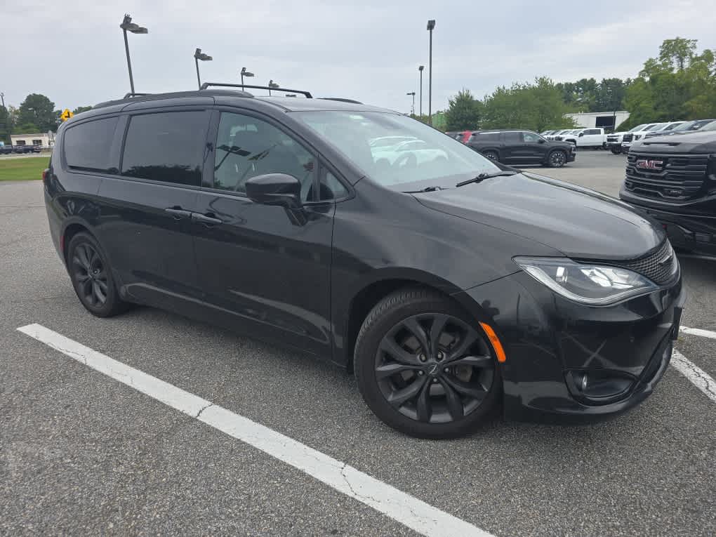 2018 Chrysler Pacifica Touring Plus photo 2