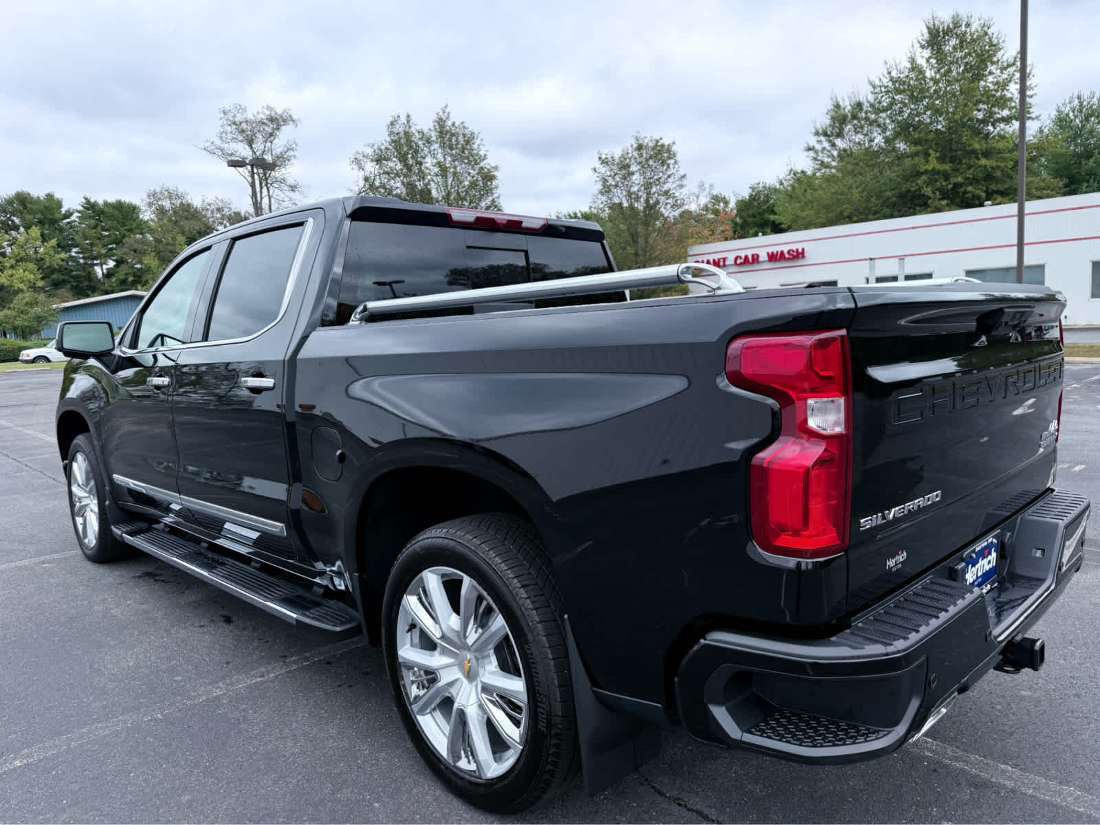 2024 Chevrolet Silverado 1500 High Country photo 3