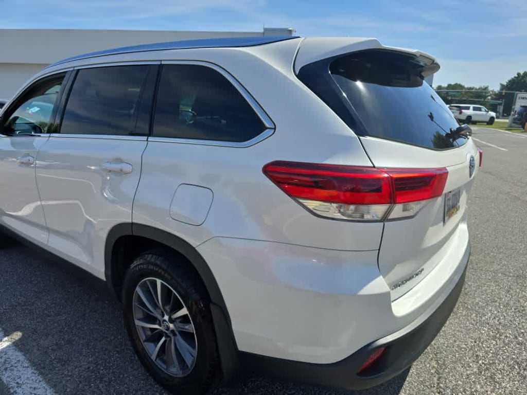 Used 2019 Toyota Highlander SE