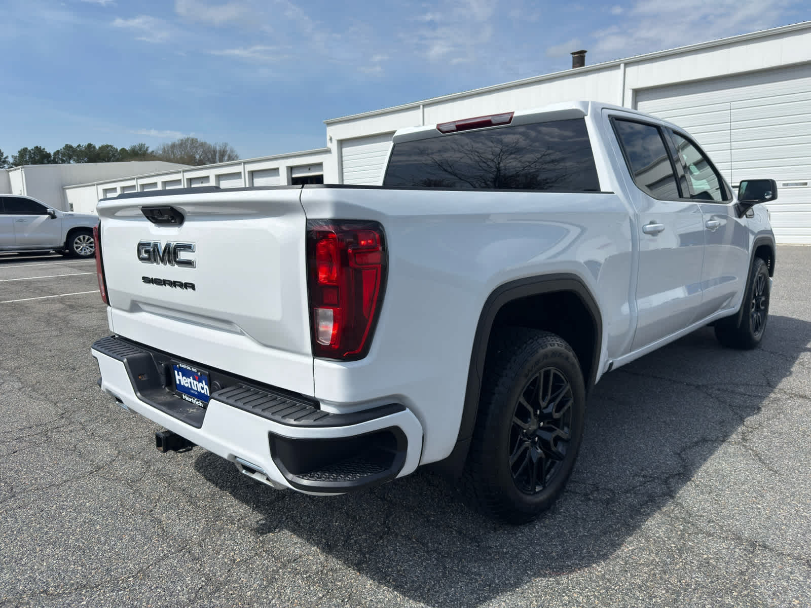 View vehicle photo 5