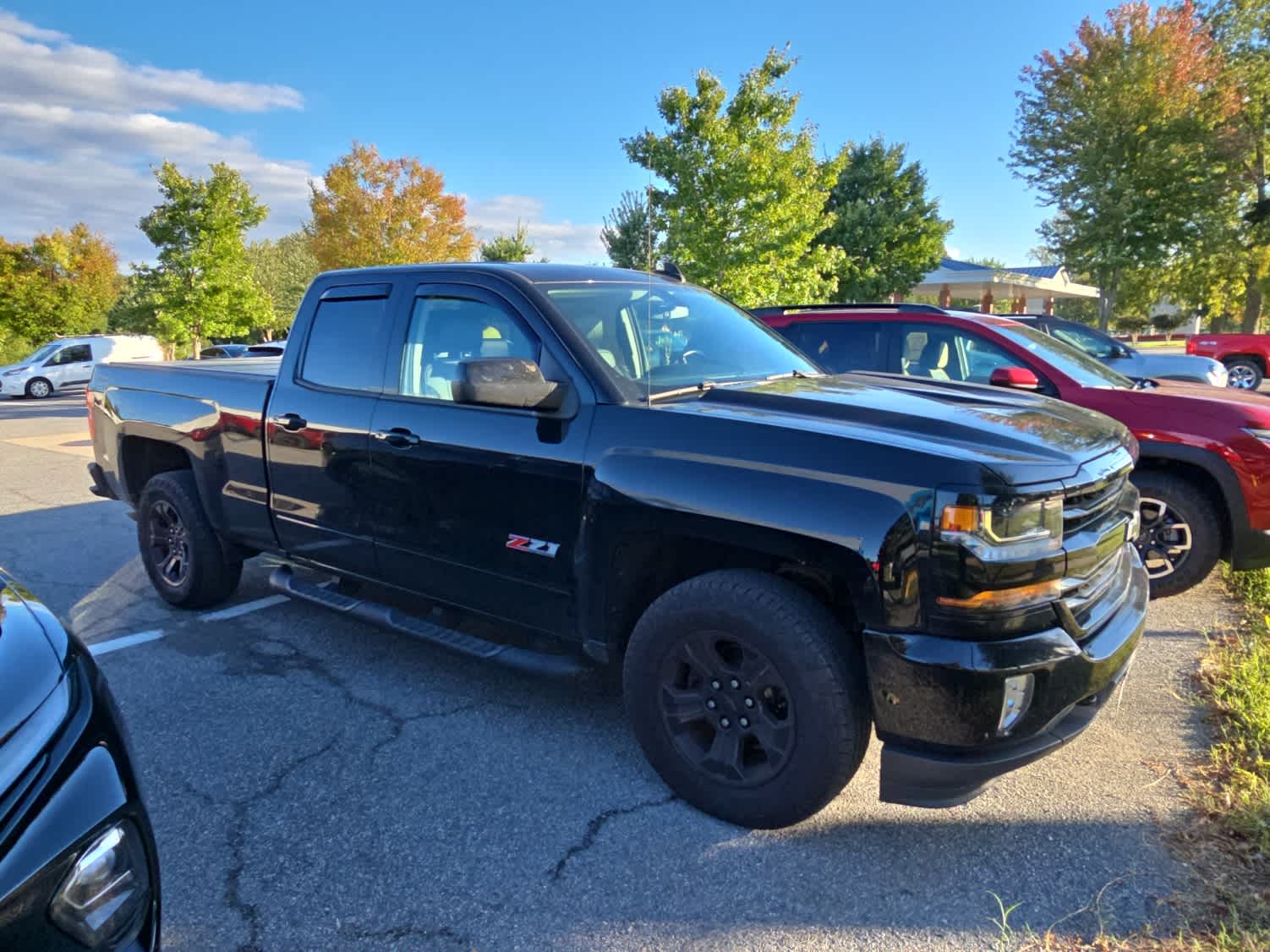 2019 Chevrolet Silverado LT photo 2