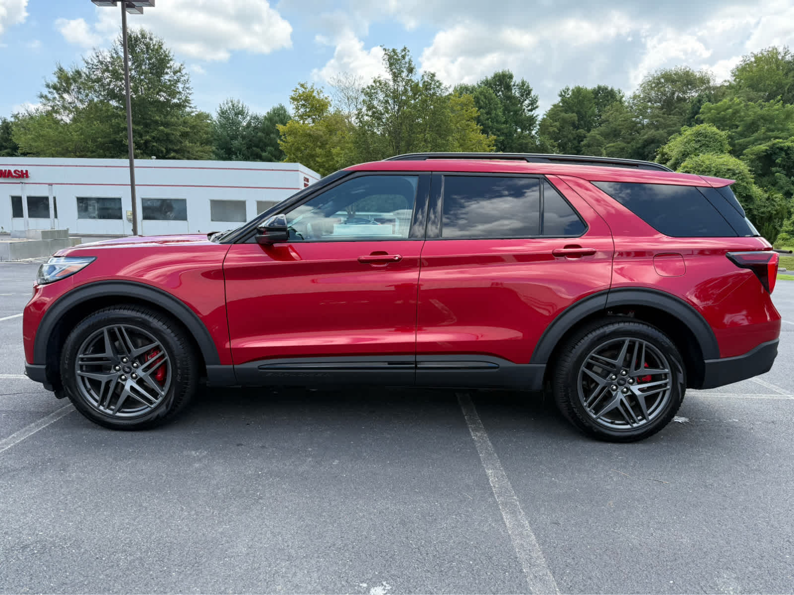 2025 Ford Explorer ST photo 2