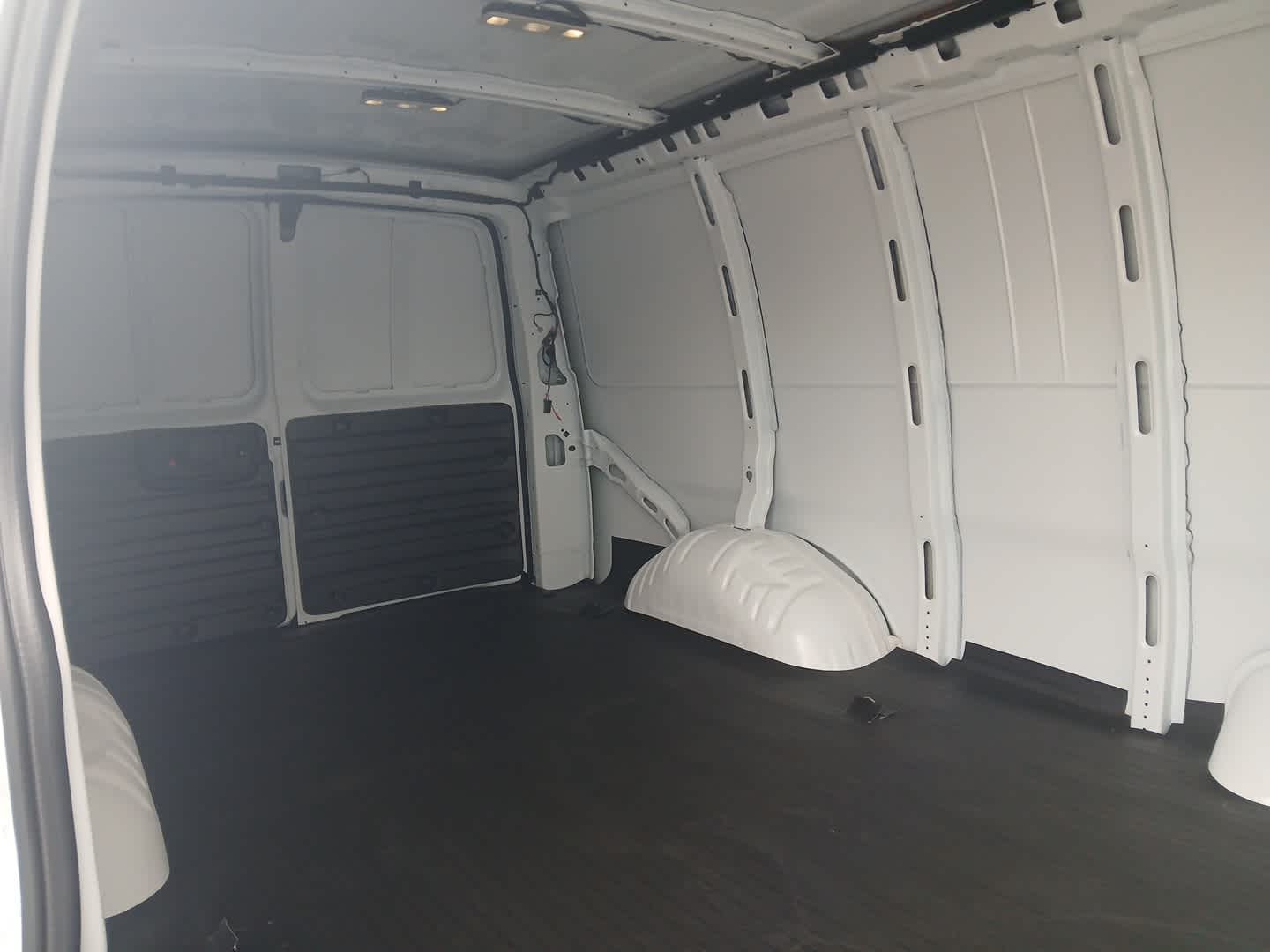 2025 Chevrolet Express Cargo Work Van - Photo 16